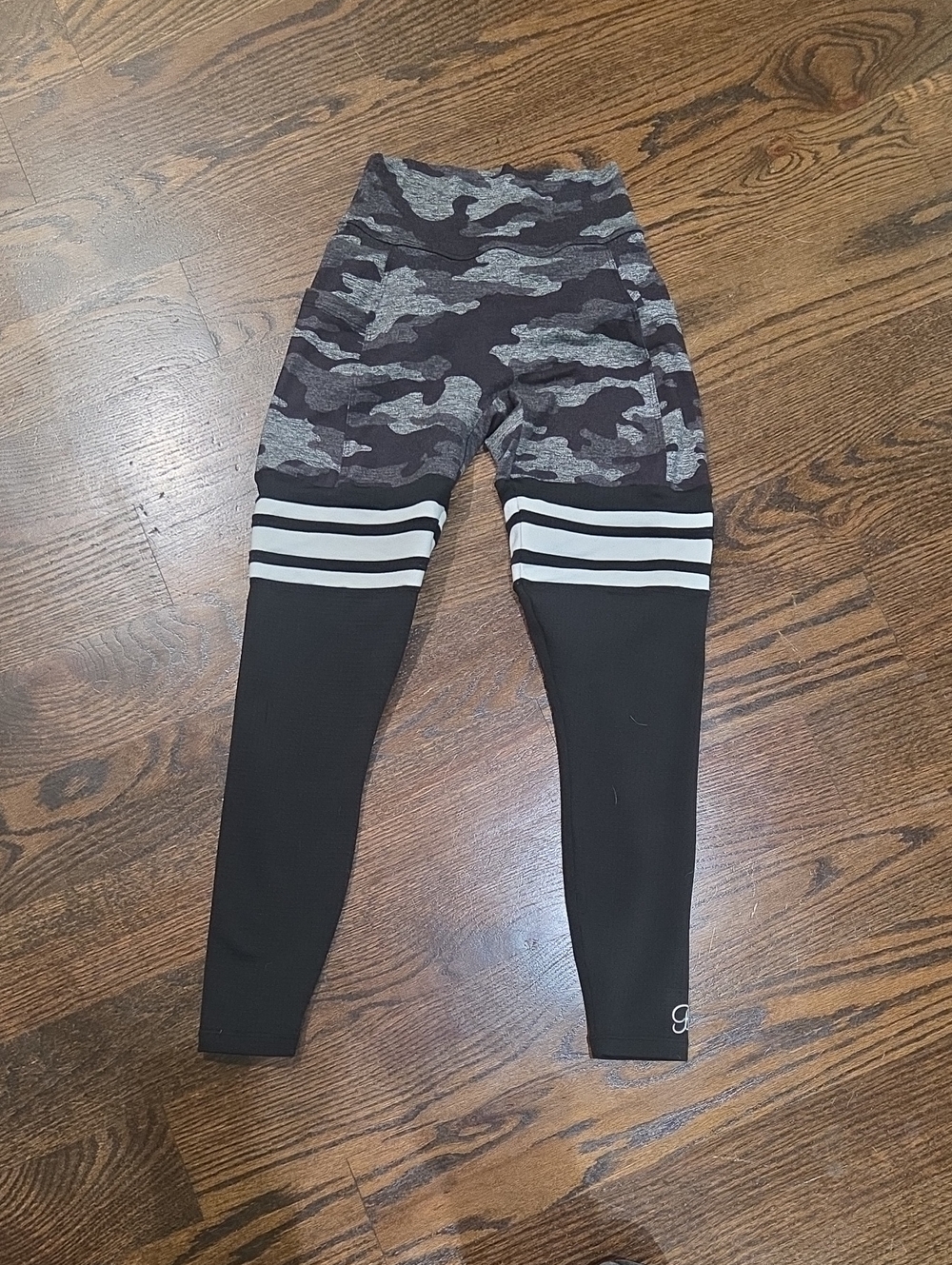 Bombshell Sportswear Black & Gray Camo High-Rise Leggings Scrunch Butt. Small